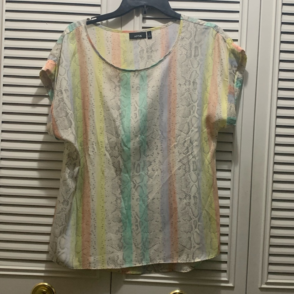 Women’s short sleeve blouse